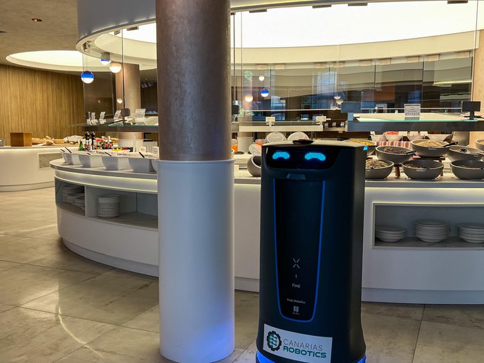 El Hotel Cordial Mogán Playa da la bienvenida a su primer HolaBot, el ayudante perfecto para su equipo de camareros